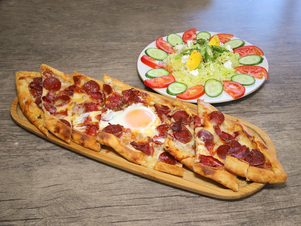 Sucuklu Pide 